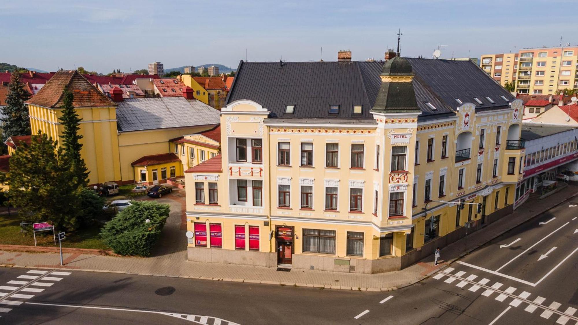 Hotel Olympia เชสกาลีปา ภายนอก รูปภาพ