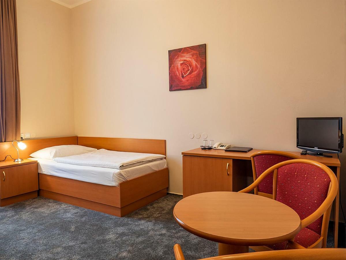 Hotel Olympia เชสกาลีปา ภายนอก รูปภาพ